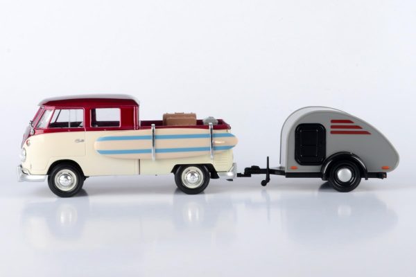 Metalni auto 1:24 VW Kombi surf