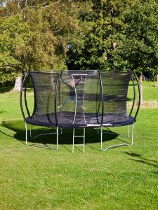Trambolina STARK 426cm crna