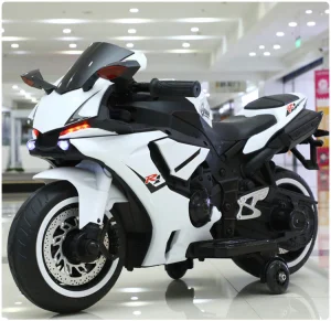 Dečiji motor sa pomoćnim točkovima 149 beli